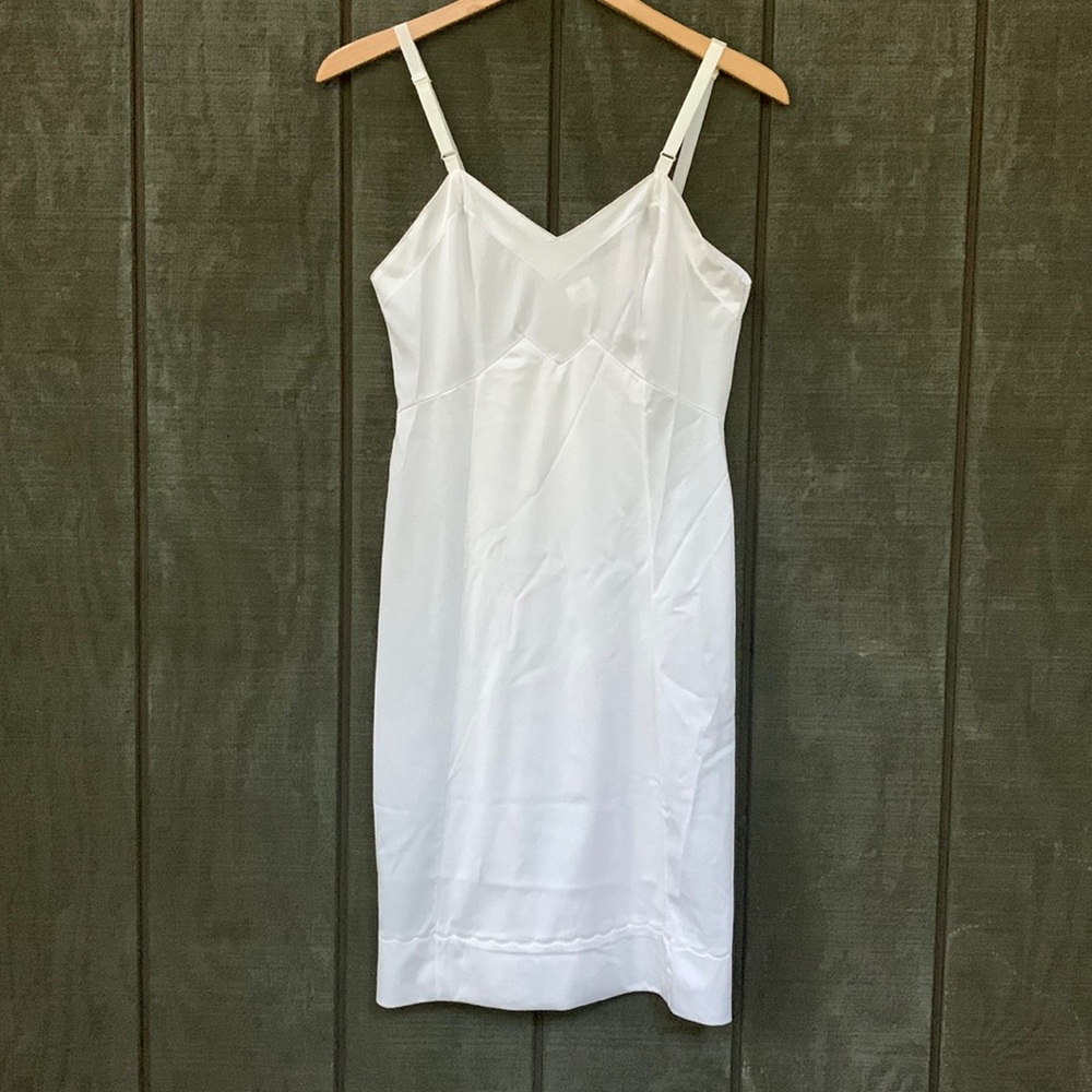 Vintage 80's Slip size 34 Montgomery Ward
